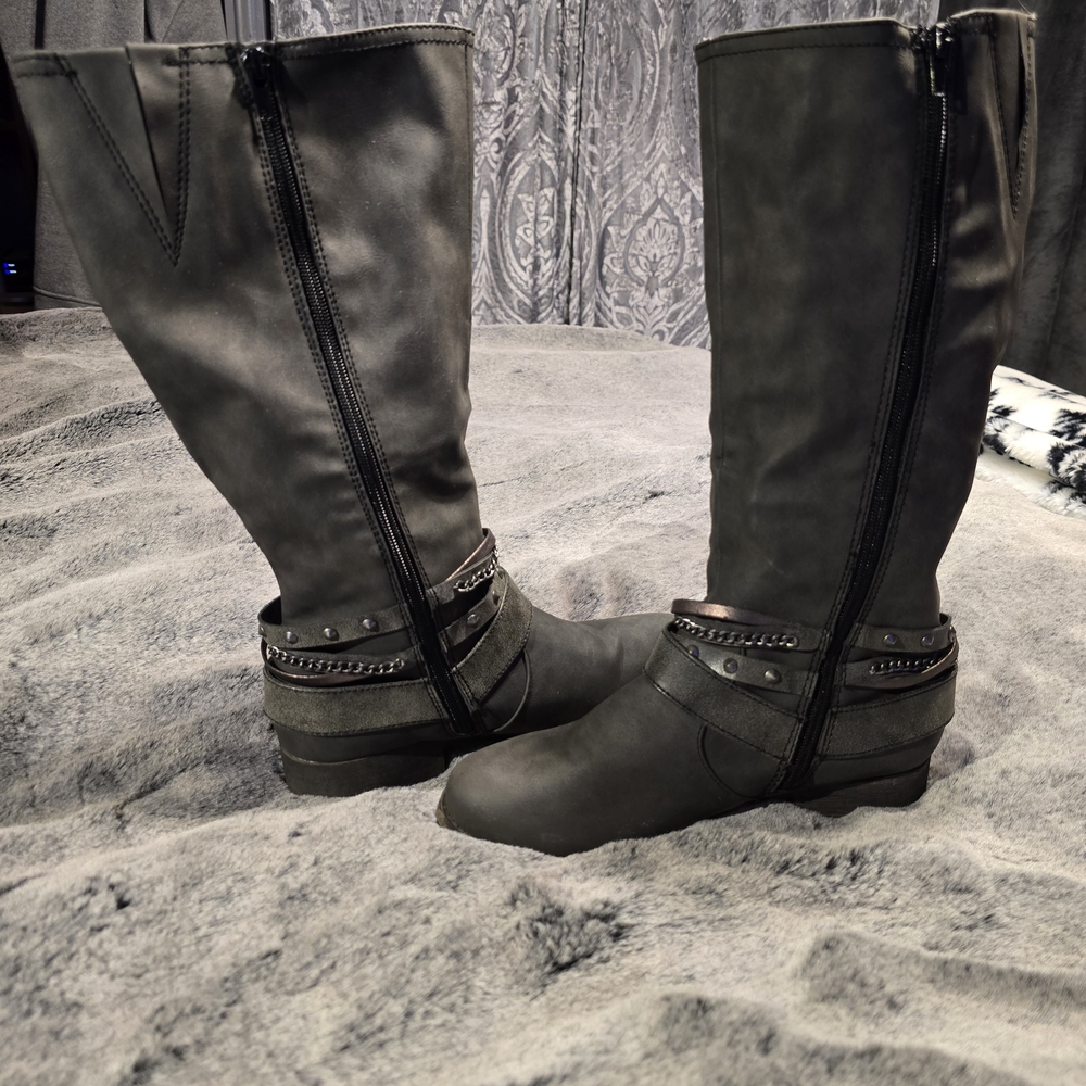 Stylish Black Women's Boots